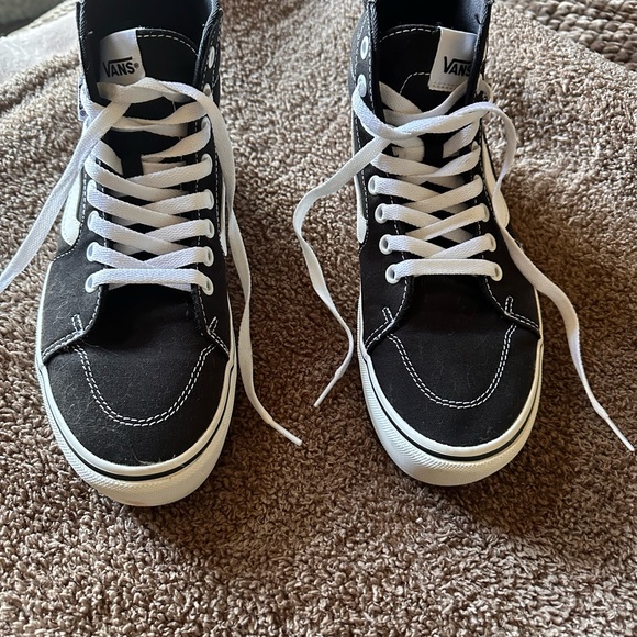 Vans women’s platform Black High-Top Sneakers - Picture 2 of 6